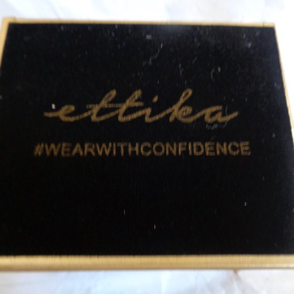 SQUARE MINI RING AND DISPLAY BOX by Ettika in gold NIB - Picture 7 of 7